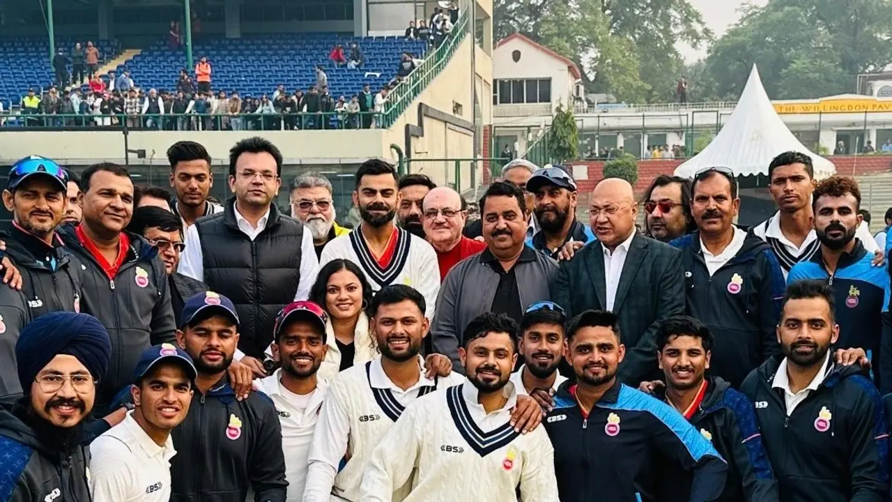 Virat Kohli's Ranji return ends in disappointment, but viral video of him posing for photos steal show (WATCH) Virat Kohli's Ranji return ends in disappointment, but viral video of him posing for photos steal show (WATCH)