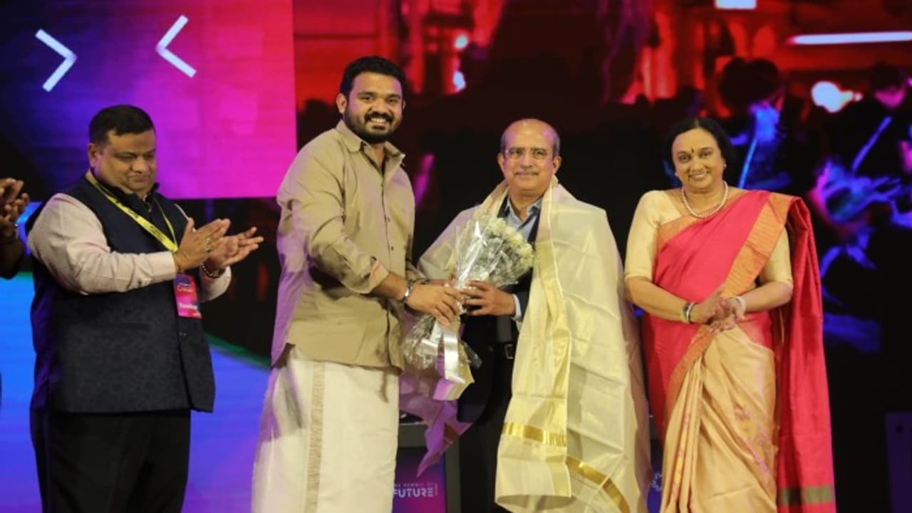 പത്മഭൂഷണ് ജേതാവ് ഡോ. ജോസ് ചാക്കോ പെരിയപുരത്തിന് ജെയിന് സര്വകലാശാലയുടെ ആദരം പത്മഭൂഷണ് ജേതാവ് ഡോ. ജോസ് ചാക്കോ പെരിയപുരത്തിന് ജെയിന് സര്വകലാശാലയുടെ ആദരം