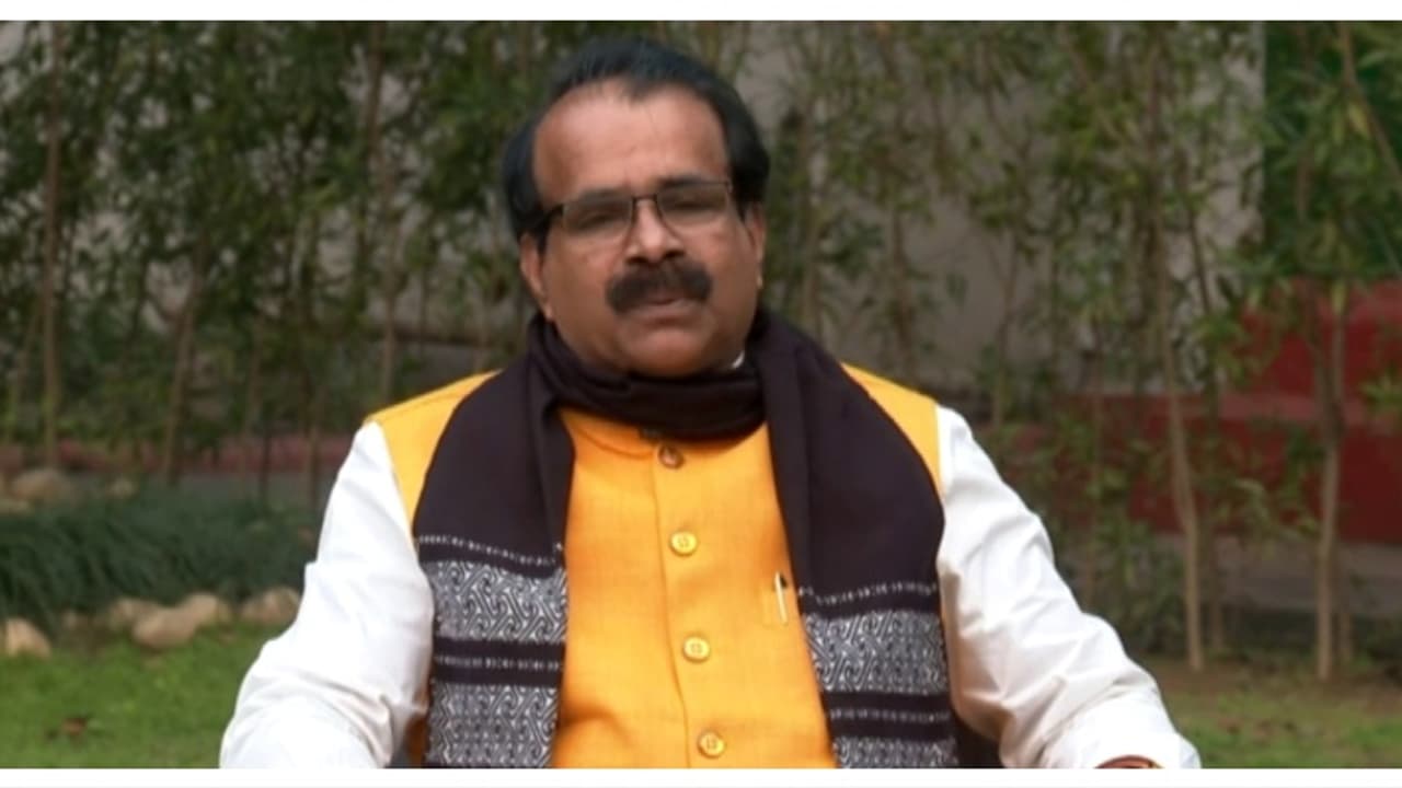 'കേരളം പിന്നോക്കമാണെന്ന് പ്രഖ്യാപിക്കൂ, സഹായം തരാം': കേരളത്തെ ആക്ഷേപിച്ച് കേന്ദ്രമന്ത്രി ജോർജ് കുര്യൻ 'കേരളം പിന്നോക്കമാണെന്ന് പ്രഖ്യാപിക്കൂ, സഹായം തരാം': കേരളത്തെ ആക്ഷേപിച്ച് കേന്ദ്രമന്ത്രി ജോർജ് കുര്യൻ