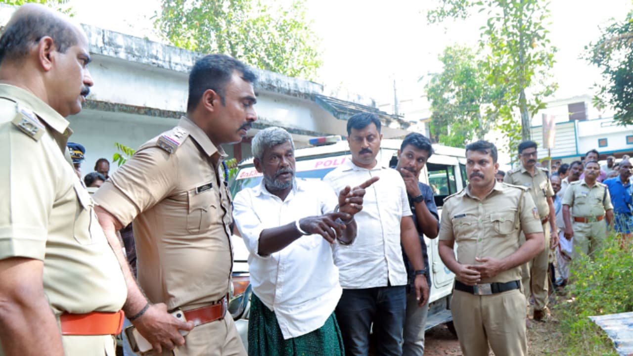 മാന്നാർ കൊലപാതകം; പ്രതിയ്ക്കെതിരെ ചുമത്തിയത് ഗുരുതര വകുപ്പുകള്, ഇന്ന് മജിസ്ട്രേറ്റിന് മുമ്പിൽ ഹാജരാക്കും മാന്നാർ കൊലപാതകം; പ്രതിയ്ക്കെതിരെ ചുമത്തിയത് ഗുരുതര വകുപ്പുകള്, ഇന്ന് മജിസ്ട്രേറ്റിന് മുമ്പിൽ ഹാജരാക്കും