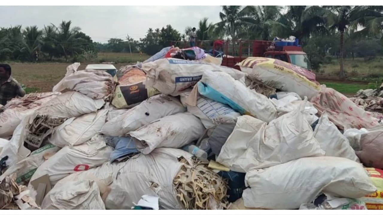 കേരളത്തിലേക്ക് ചരക്കുമായി പോകുന്ന ലോറി, തിരികെ വരുമ്പോഴും ഫുൾ; തമിഴ്നാട്ടില്‍ മെഡിക്കൽ മാലിന്യവുമായി പിടിയിൽ