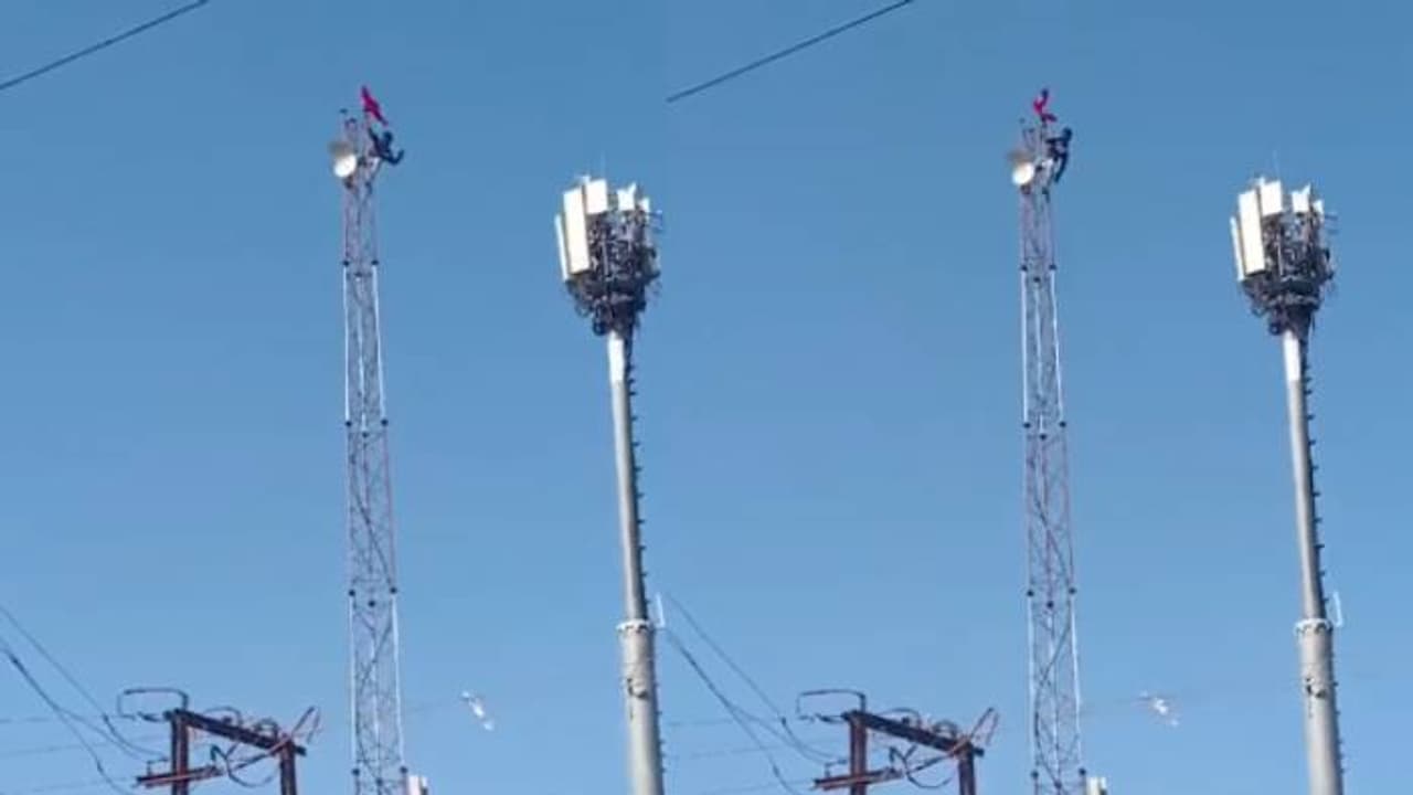 എന്താടാ നിനക്ക്? പൊലീസിന് പെടാപ്പാട്, മദ്യപിച്ചു ലക്കുകെട്ട് മൊബൈൽ ടവറിന് മുകളിൽ യുവാവിന്റെ അഭ്യാസപ്രകടനം