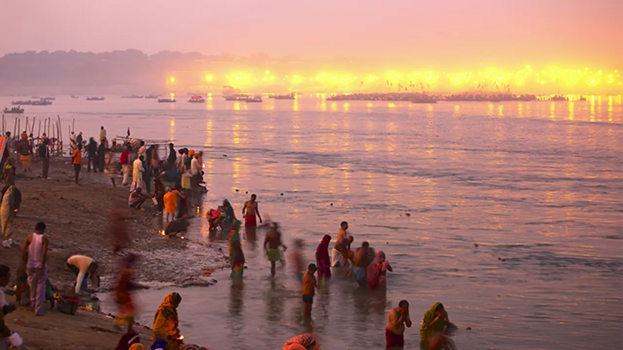 Magh Purnima Snan: Massive devotee gather at Mahakumbh with special arrangements in place Magh Purnima Snan: Massive devotee gather at Mahakumbh with special arrangements in place
