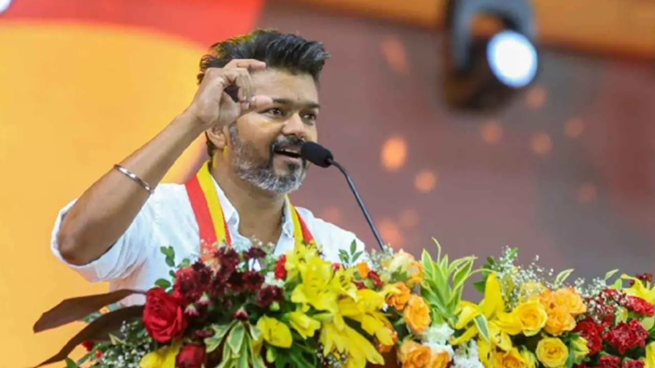 5வது லிஸ்ட்டை வெளியிட்ட விஜய்! த.வெ.க.வில் மேலும் 19 மாவட்டச் செயலாளர்கள் அறிவிப்பு!