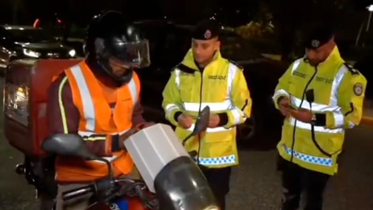 കുവൈത്തിലെ സബാഹ് അൽ സാലം ഏരിയയിൽ സുരക്ഷാ പരിശോധന; 16 പ്രവാസികൾ അറസ്റ്റിൽ കുവൈത്തിലെ സബാഹ് അൽ സാലം ഏരിയയിൽ സുരക്ഷാ പരിശോധന; 16 പ്രവാസികൾ അറസ്റ്റിൽ