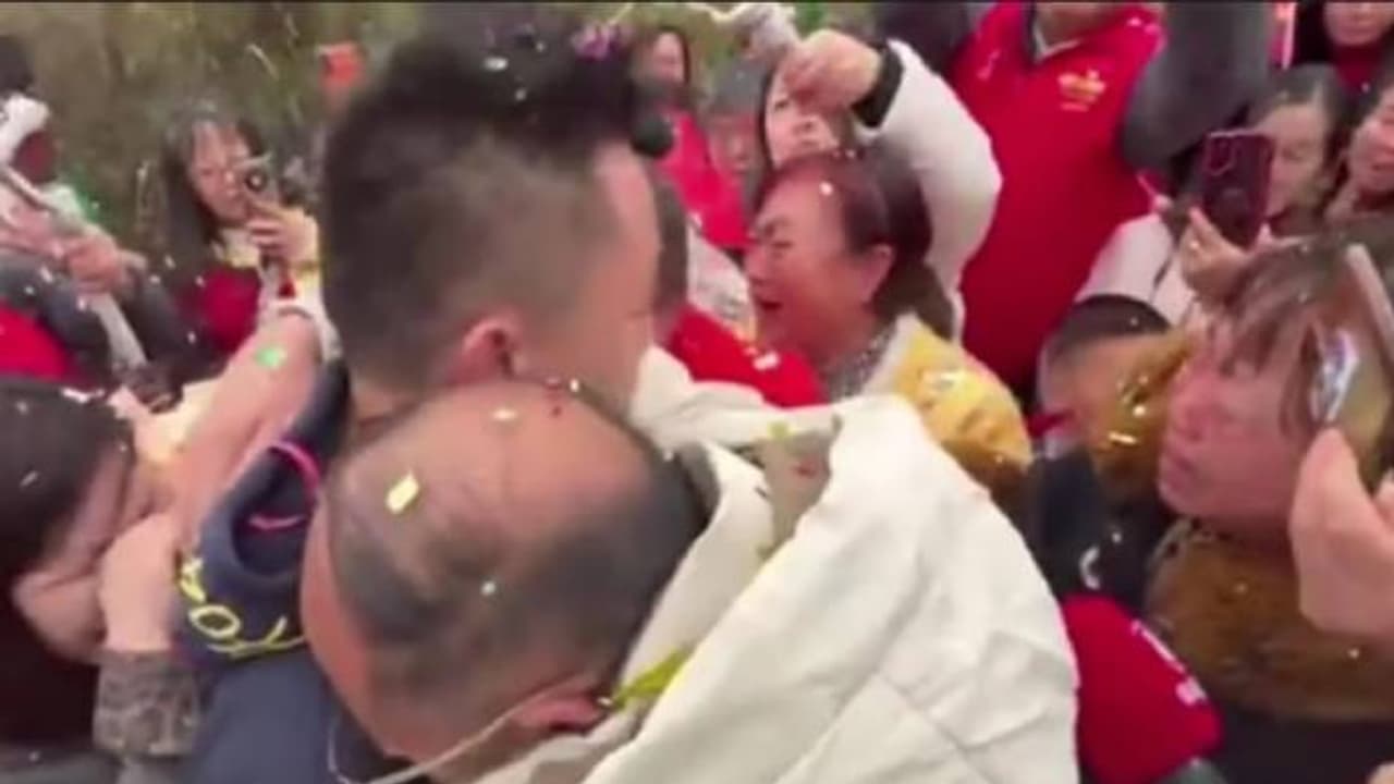 കാറിൽ കയറിയ യാത്രക്കാരന് തോന്നിയ തെറ്റിദ്ധാരണ, 30 കൊല്ലം മുമ്പ് വേർപിരിഞ്ഞ കുടുംബത്തെ കണ്ടെത്തി യുവാവ്..!