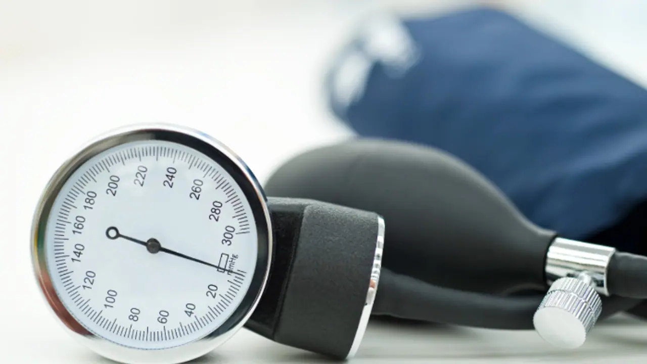 ഉയർന്ന രക്തസമ്മർദ്ദത്തെ കുറയ്ക്കാന് വീട്ടില് ചെയ്യേണ്ട കാര്യങ്ങള് ഉയർന്ന രക്തസമ്മർദ്ദത്തെ കുറയ്ക്കാന് വീട്ടില് ചെയ്യേണ്ട കാര്യങ്ങള്