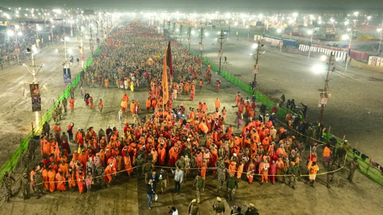 Serving the needy at Mahakumbh: Blankets and food for the less fortunate