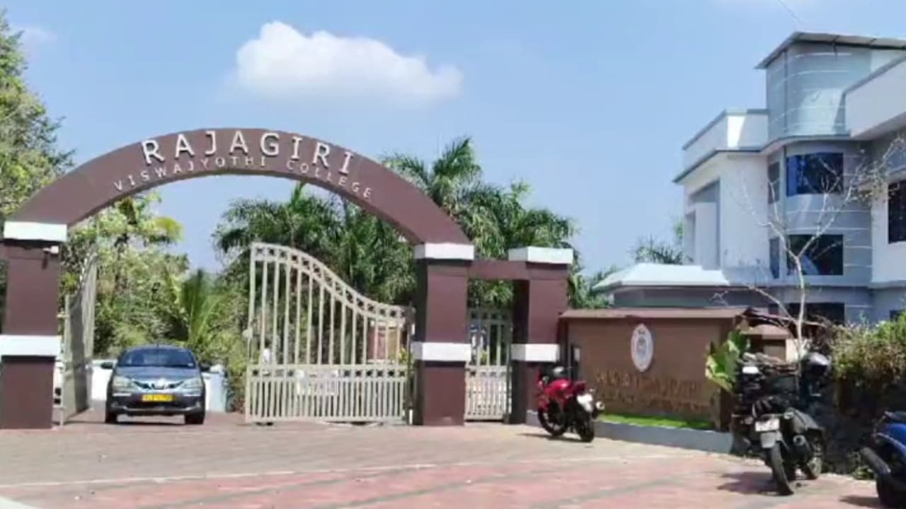 എറണാകുളത്ത് വിദ്യാര്‍ത്ഥിനിയെ കോളേജ് ഹോസ്റ്റലിൽ മരിച്ച നിലയിൽ കണ്ടെത്തി