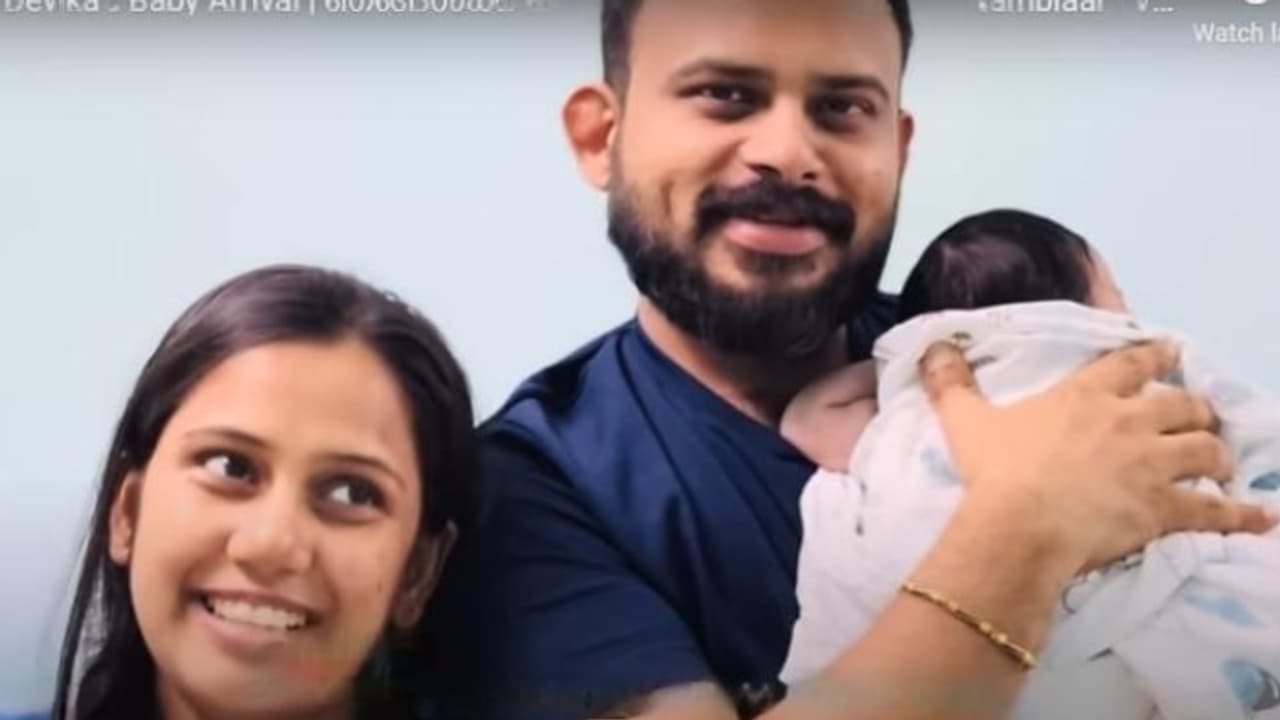 'ഞങ്ങൾക്ക് ഒരു മോളെ കിട്ടി'; രണ്ടാമത്തെ കുഞ്ഞിനെ വരവേറ്റ് ദേവികയും വിജയ് മാധവും 'ഞങ്ങൾക്ക് ഒരു മോളെ കിട്ടി'; രണ്ടാമത്തെ കുഞ്ഞിനെ വരവേറ്റ് ദേവികയും വിജയ് മാധവും