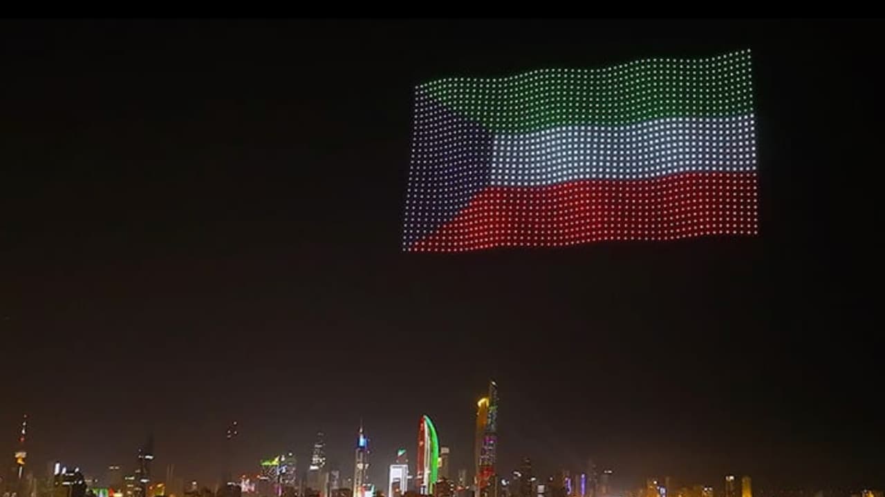 ദേശീയ ആഘോഷങ്ങളുടെ ഭാഗമായി കുവൈറ്റിന്റെ ആകാശത്തെ വിസ്മയിപ്പിച്ച് ഡ്രോൺ ഷോ ദേശീയ ആഘോഷങ്ങളുടെ ഭാഗമായി കുവൈറ്റിന്റെ ആകാശത്തെ വിസ്മയിപ്പിച്ച് ഡ്രോൺ ഷോ