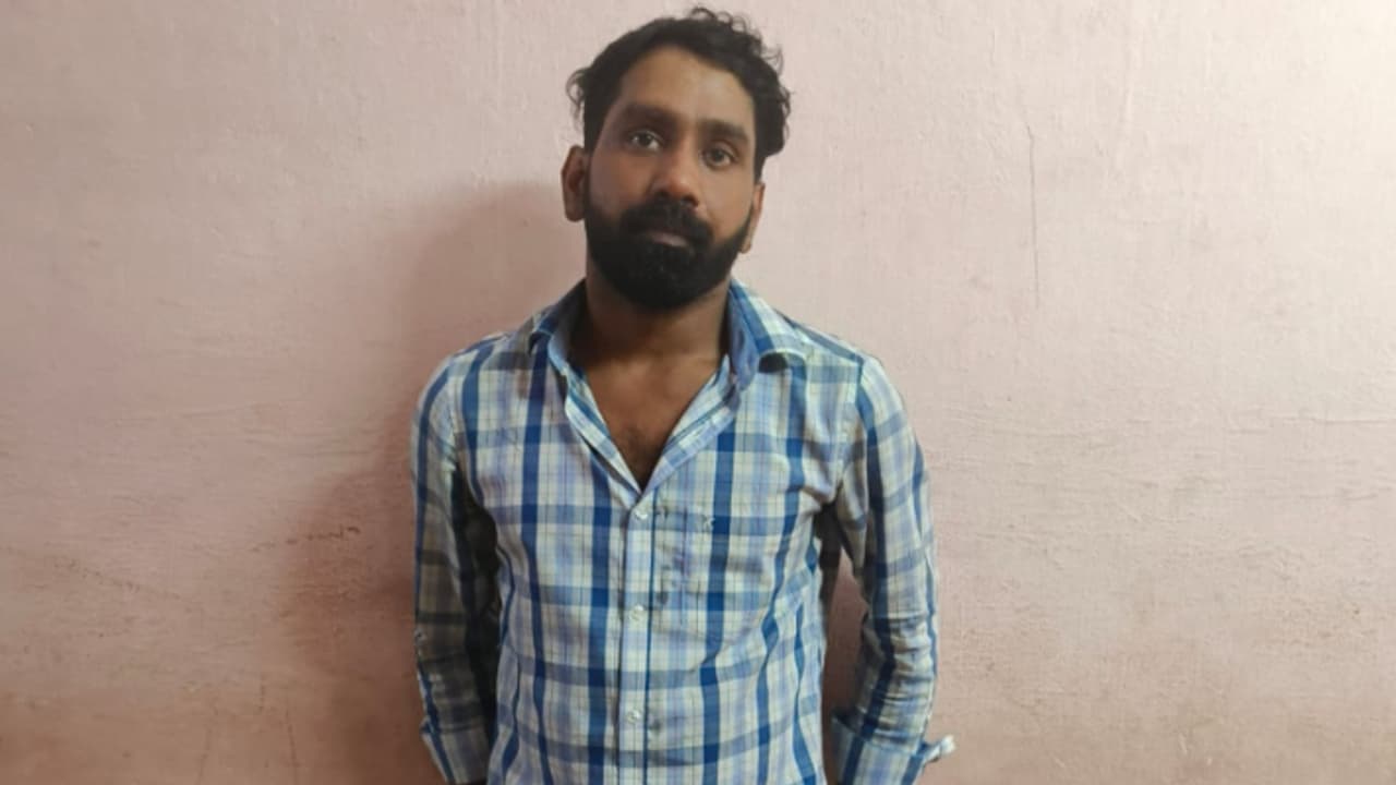 നിരവധി ക്രിമിനൽ കേസുകളിലും മയക്കുമരുന്ന് കേസുകളിലും പ്രതി; യുവാവിനെ കാപ്പ ചുമത്തി ജയിലിൽ അടച്ചു നിരവധി ക്രിമിനൽ കേസുകളിലും മയക്കുമരുന്ന് കേസുകളിലും പ്രതി; യുവാവിനെ കാപ്പ ചുമത്തി ജയിലിൽ അടച്ചു