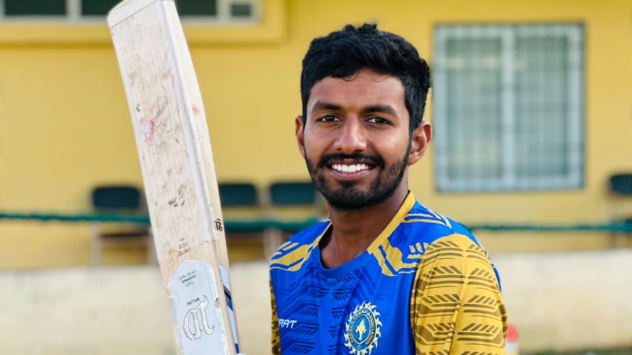 പവൻ ശ്രീധറിന് സെഞ്ച്വറി, സി കെ നായിഡു ട്രോഫിയില് കർണാടകയ്ക്കെതിരെ കേരളം മികച്ച ലീഡിലേക്ക് പവൻ ശ്രീധറിന് സെഞ്ച്വറി, സി കെ നായിഡു ട്രോഫിയില് കർണാടകയ്ക്കെതിരെ കേരളം മികച്ച ലീഡിലേക്ക്