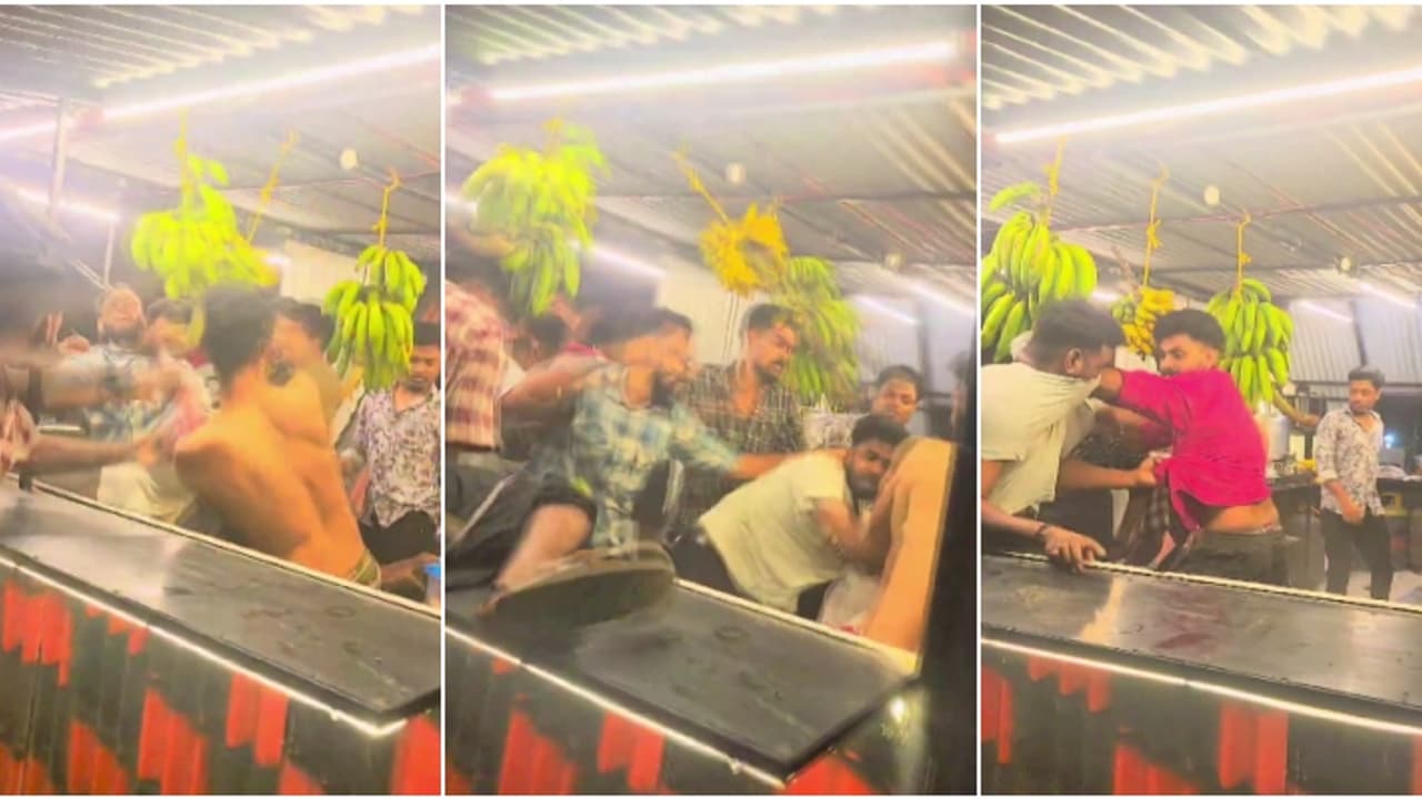 ചായക്കടയിൽ കൂട്ടയടി; ആർഎസ്എസ് അനുഭാവികള്ക്ക് മർദ്ദനം, പത്തിലധികം പേർക്കെതിരെ കേസെടുക്കുമെന്ന് പൊലീസ് ചായക്കടയിൽ കൂട്ടയടി; ആർഎസ്എസ് അനുഭാവികള്ക്ക് മർദ്ദനം, പത്തിലധികം പേർക്കെതിരെ കേസെടുക്കുമെന്ന് പൊലീസ്