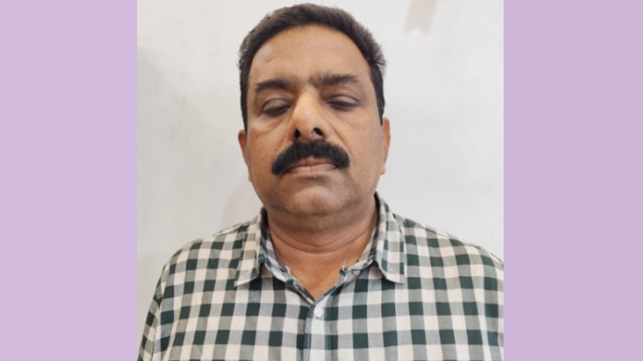 വിദേശത്തേക്ക് വിനോദ സഞ്ചാരം, പരസ്യം കണ്ട് 9 ലക്ഷം രൂപ നൽകി, പരിശോധിച്ചപ്പോൾ ഓഫിസ് പോലുമില്ല, 51 കാരൻ പിടിയിൽ വിദേശത്തേക്ക് വിനോദ സഞ്ചാരം, പരസ്യം കണ്ട് 9 ലക്ഷം രൂപ നൽകി, പരിശോധിച്ചപ്പോൾ ഓഫിസ് പോലുമില്ല, 51 കാരൻ പിടിയിൽ