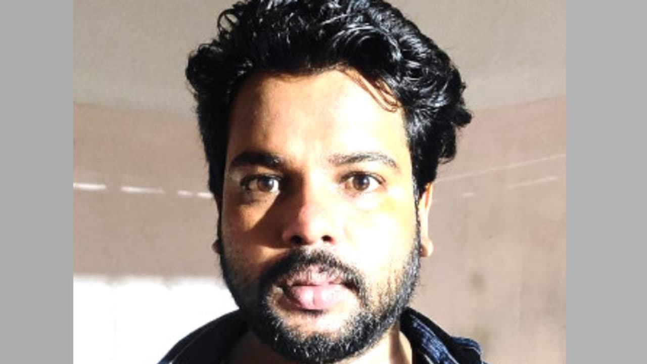 'ബാങ്കിന് അടുത്ത വീട്ടിലെ മാന്യൻ', ജീവനക്കാർ പോലും വിശ്വസിച്ചുപോയി; യുവാവ് ബാങ്കിൽ പണയം നൽകിയത് മുക്കുപണ്ടം 'ബാങ്കിന് അടുത്ത വീട്ടിലെ മാന്യൻ', ജീവനക്കാർ പോലും വിശ്വസിച്ചുപോയി; യുവാവ് ബാങ്കിൽ പണയം നൽകിയത് മുക്കുപണ്ടം