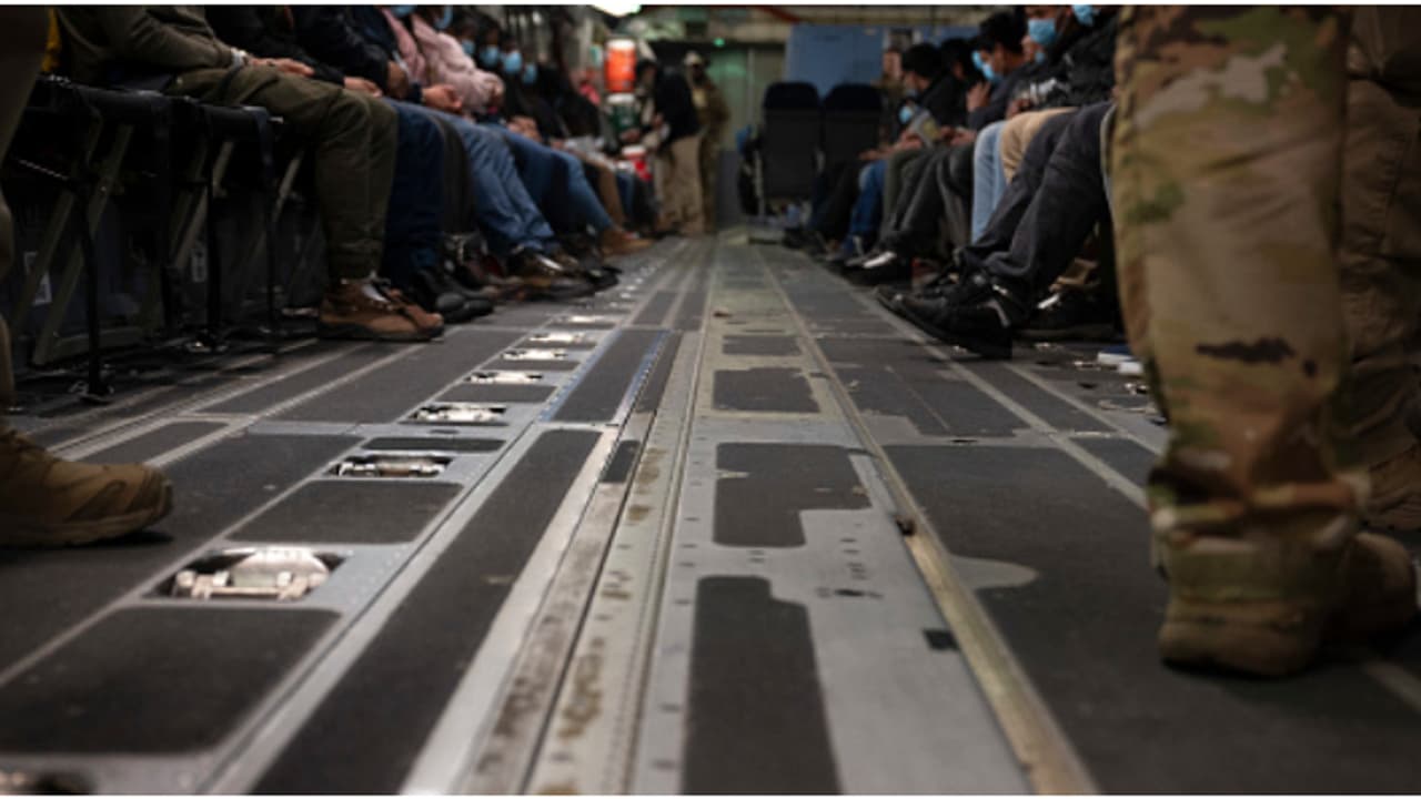 ട്രംപിന്റെ കുടിയേറ്റ വിരുദ്ധ വിമാനം ഇന്ത്യയിലേക്കും, അനധികൃത കുടിയേറ്റക്കാരുമായി സി 17 വിമാനം രാജ്യത്തേക്ക് ട്രംപിന്റെ കുടിയേറ്റ വിരുദ്ധ വിമാനം ഇന്ത്യയിലേക്കും, അനധികൃത കുടിയേറ്റക്കാരുമായി സി 17 വിമാനം രാജ്യത്തേക്ക്