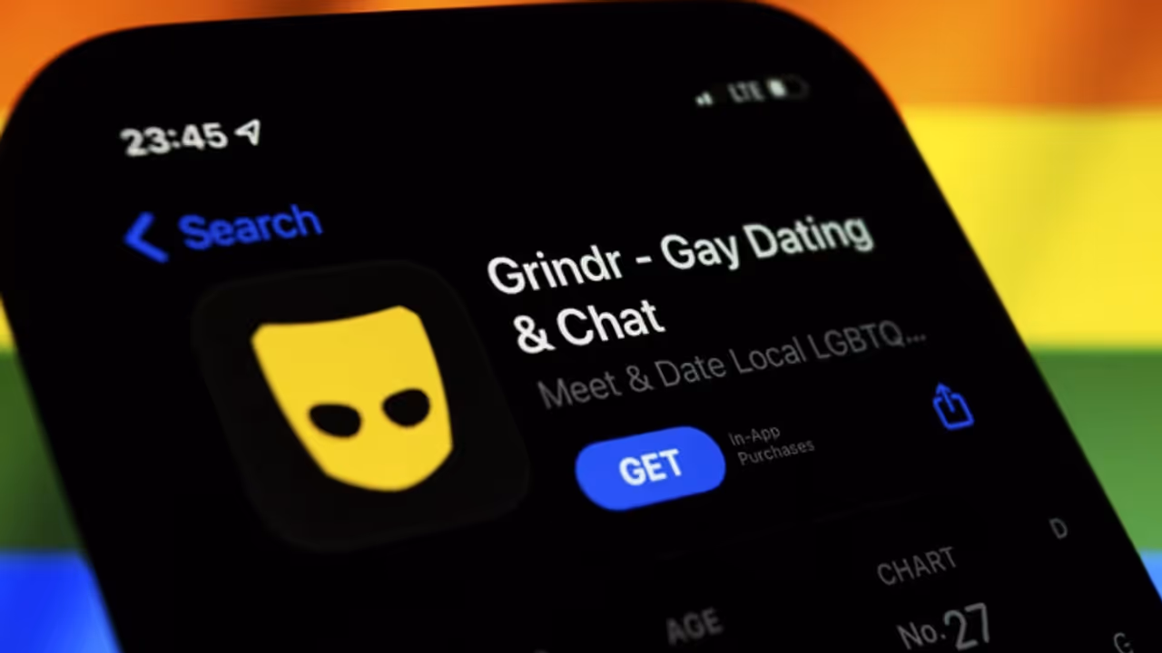 ഗേ ഡേറ്റിംഗ് ആപ്പിൽ പരിചയം, യുവാക്കളൊപ്പം ഫ്ലാറ്റിലെത്തി, ലൈംഗികവേഴ്ച വീഡിയോ പകർത്തി ഭീഷണി; 3 പേർ പിടിയിൽ ഗേ ഡേറ്റിംഗ് ആപ്പിൽ പരിചയം, യുവാക്കളൊപ്പം ഫ്ലാറ്റിലെത്തി, ലൈംഗികവേഴ്ച വീഡിയോ പകർത്തി ഭീഷണി; 3 പേർ പിടിയിൽ