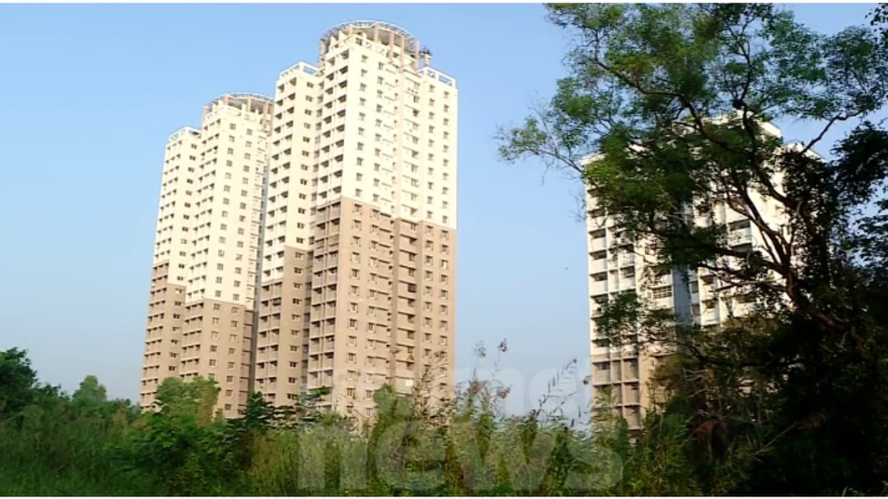 ഫ്ലാറ്റ് പൊളിക്കാനുള്ള ഹൈക്കോടതി ഉത്തരവ്; നടപടികൾ തുടങ്ങി ജില്ലാ ഭരണകൂടം, ടവറുകൾ എങ്ങനെ പൊളിക്കുമെന്നതിൽ ചർച്ച ഫ്ലാറ്റ് പൊളിക്കാനുള്ള ഹൈക്കോടതി ഉത്തരവ്; നടപടികൾ തുടങ്ങി ജില്ലാ ഭരണകൂടം, ടവറുകൾ എങ്ങനെ പൊളിക്കുമെന്നതിൽ ചർച്ച