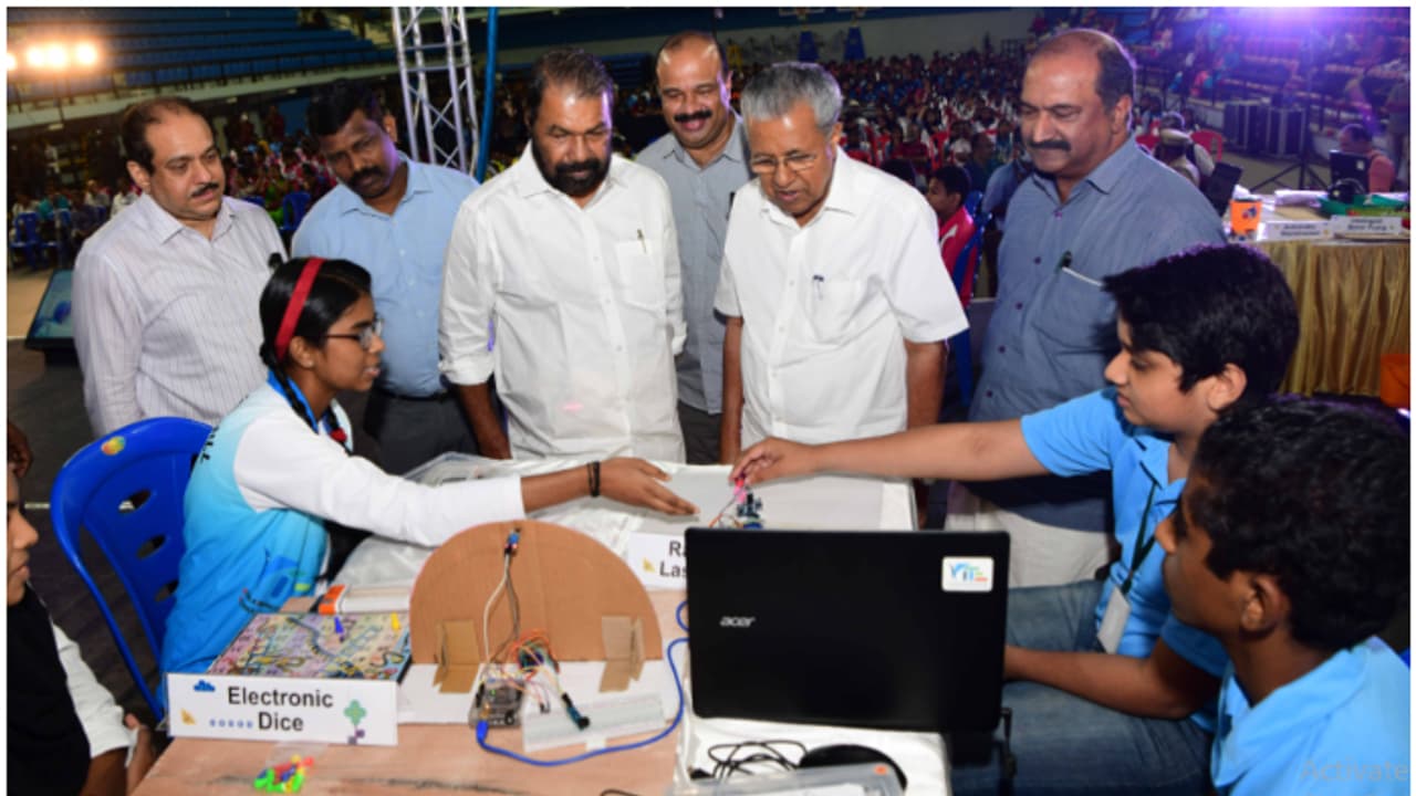 ലോകം കുതിക്കുന്നു, വിടാതെ കൂടെ പിടിച്ച് കേരള മോഡൽ; വമ്പൻ പ്രഖ്യാപനം 8ന്, സ്കൂളുകളിൽ 29000 റോബോട്ടിക് കിറ്റുകൾ ലോകം കുതിക്കുന്നു, വിടാതെ കൂടെ പിടിച്ച് കേരള മോഡൽ; വമ്പൻ പ്രഖ്യാപനം 8ന്, സ്കൂളുകളിൽ 29000 റോബോട്ടിക് കിറ്റുകൾ