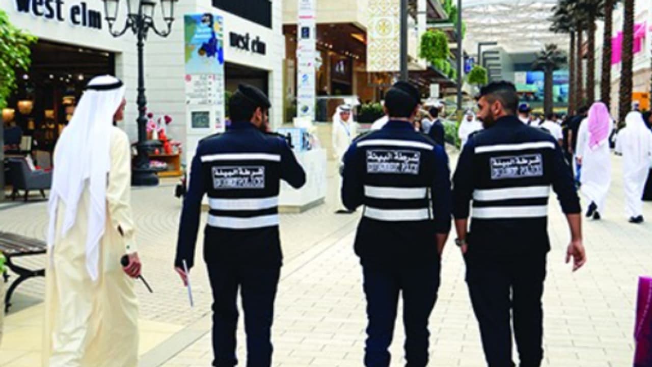 കുവൈത്തിൽ യൂണിഫോം ധരിച്ച് ഈ പൊതു സ്ഥലങ്ങളിൽ പൊലീസ് ഉദ്യോഗസ്ഥർക്ക് പ്രവേശനം നിരോധിച്ചു കുവൈത്തിൽ യൂണിഫോം ധരിച്ച് ഈ പൊതു സ്ഥലങ്ങളിൽ പൊലീസ് ഉദ്യോഗസ്ഥർക്ക് പ്രവേശനം നിരോധിച്ചു