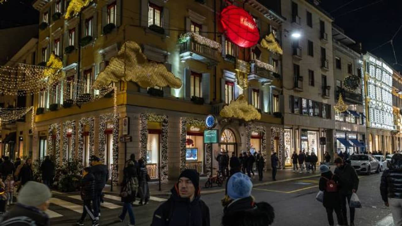 ചുമ്മാതൊന്ന് കയറിനോക്കിയാൽ പോലും ലക്ഷങ്ങൾ പൊടിയും, ലോകത്തിലെ ഏറ്റവും ചെലവേറിയ ഷോപ്പിംഗ് സ്ട്രീറ്റ്