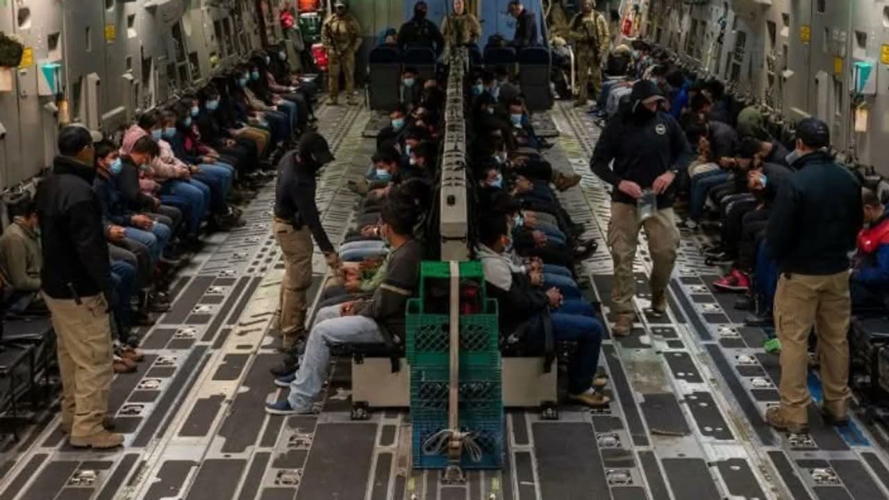 ചെലവ് താങ്ങുന്നില്ല; കുടിയേറ്റക്കാരെ സൈനിക വിമാനത്തിൽ എത്തിക്കുന്നത് യുഎസ് നിർത്തിയെന്ന് റിപ്പോർട്ട്