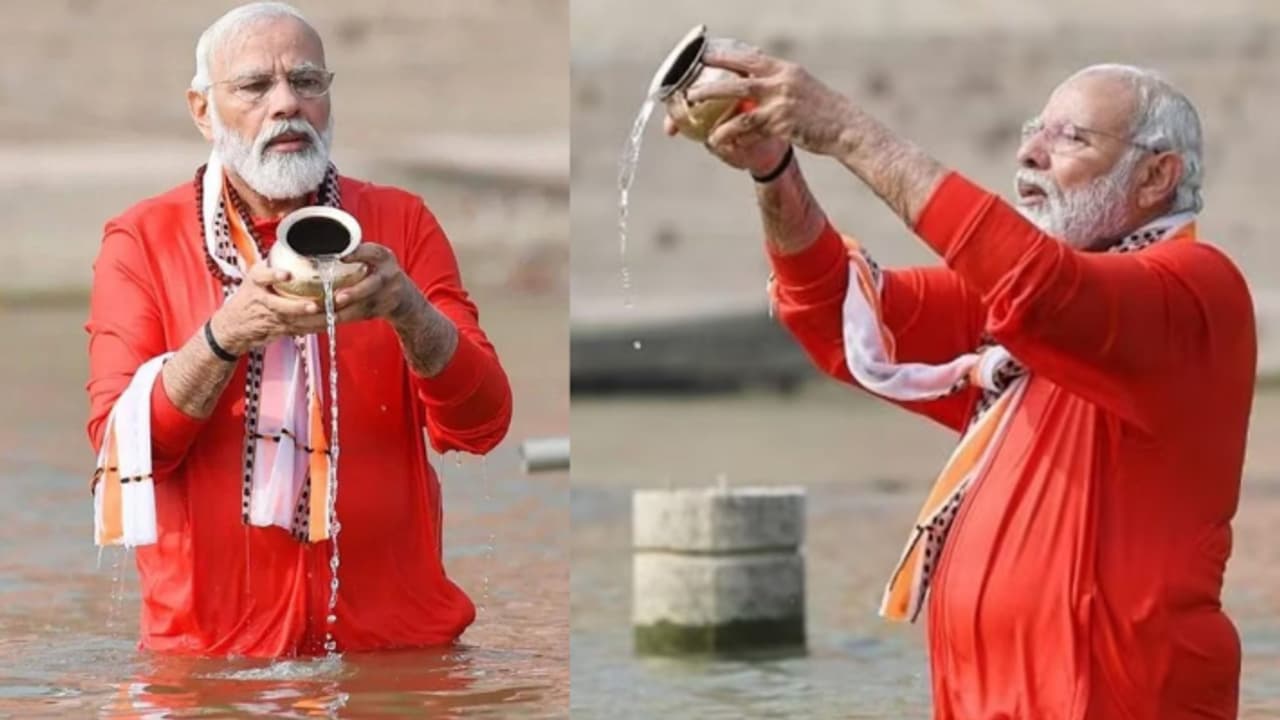 ത്രിവേണി സം​ഗമത്തിൽ സ്നാനം ചെയ്ത് പ്രധാനന്ത്രി; കുംഭമേളയിൽ പങ്കെടുക്കാനായത് അനു​ഗ്രഹമെന്ന് മോദി