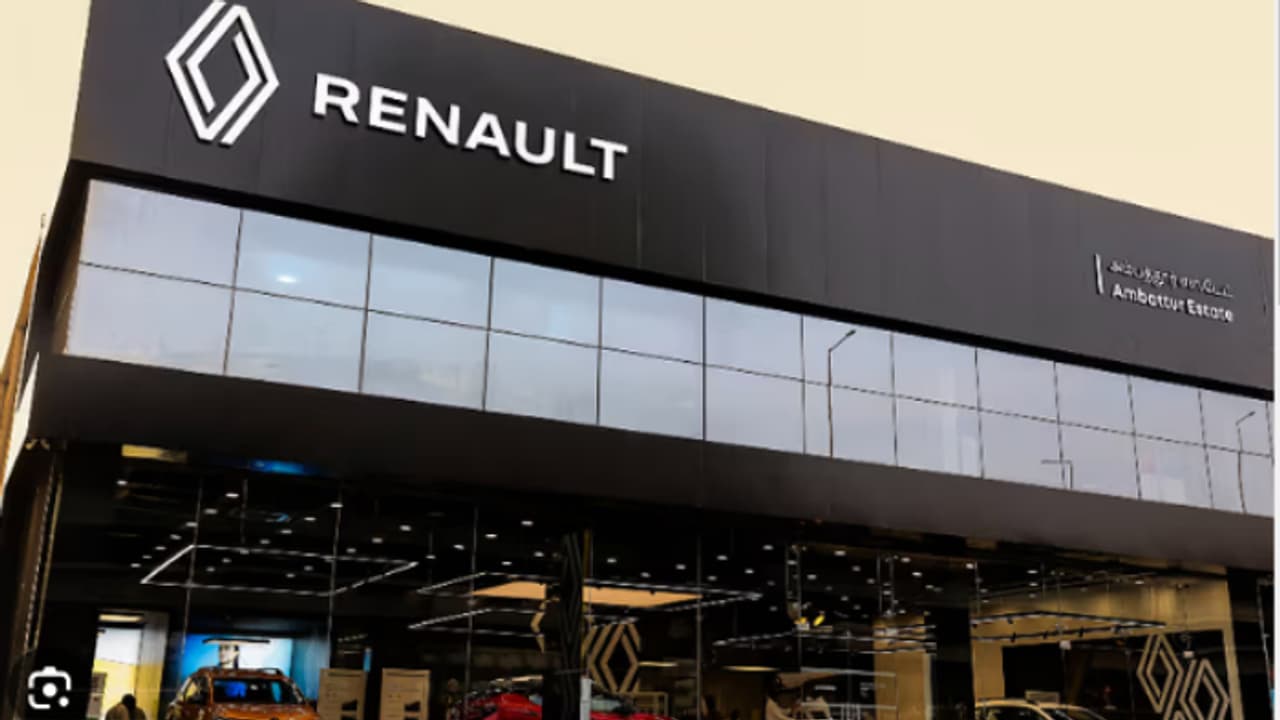 ഡസ്റ്റർ മടങ്ങി വരുന്നതിന് തൊട്ടുമുമ്പ് എതിരാളികളെ വീണ്ടും ഞെട്ടിച്ച് റെനോ, തുടങ്ങിയത് ലോകോത്തര ഷോറൂം