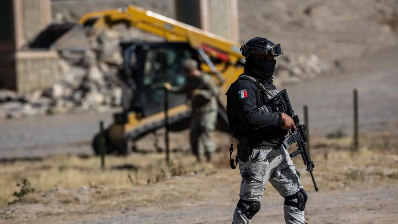 Mexico moves 10,000 troops to US border in response to Trump’s tariff delay deal Mexico moves 10,000 troops to US border in response to Trump’s tariff delay deal