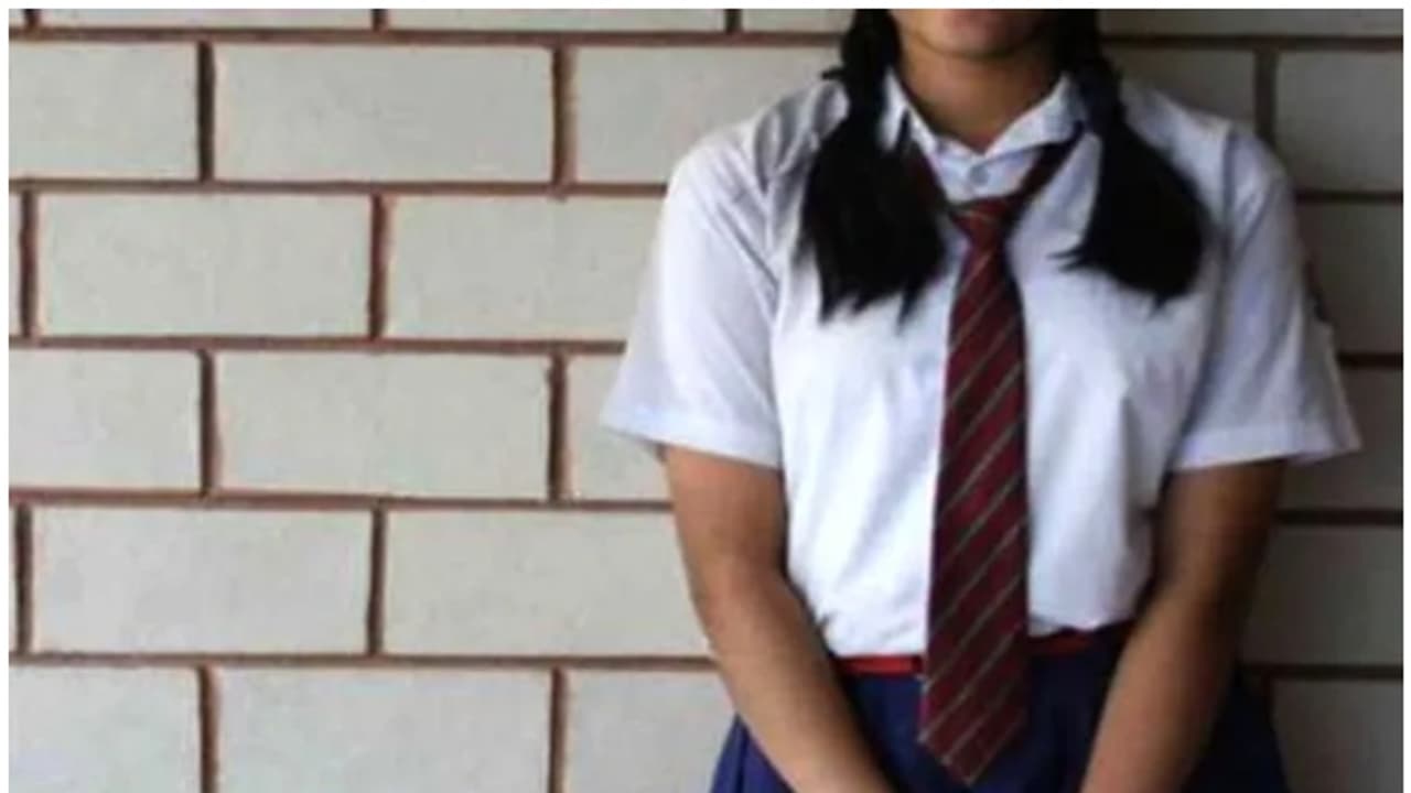 ലേഡീസ് ഹോസ്റ്റലിൽ വിദ്യാർത്ഥിനികൾക്ക് ദുരിത ജീവിതം, കുളിമുറിക്കും ശൗചാലയത്തിനും വാതിലുകളില്ല; സംഭവം കർണാടകയിൽ ലേഡീസ് ഹോസ്റ്റലിൽ വിദ്യാർത്ഥിനികൾക്ക് ദുരിത ജീവിതം, കുളിമുറിക്കും ശൗചാലയത്തിനും വാതിലുകളില്ല; സംഭവം കർണാടകയിൽ