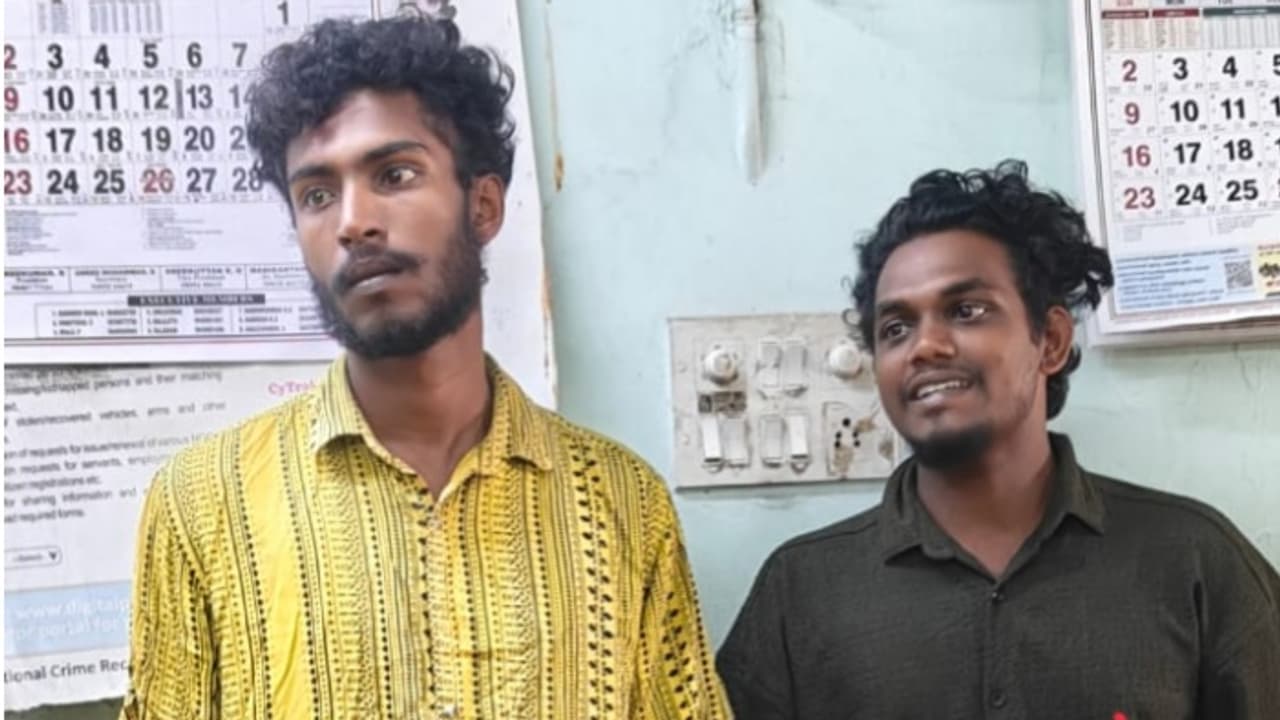 ബാറിലെ പരിചയത്തിൽ ബൈക്കിൽ ലിഫ്റ്റ് ചോദിച്ചു, യാത്രക്കിടെ വാഹന ഉടമയെ തടഞ്ഞ് ആക്രമണം; യുവാവിനും വെട്ടേറ്റു ബാറിലെ പരിചയത്തിൽ ബൈക്കിൽ ലിഫ്റ്റ് ചോദിച്ചു, യാത്രക്കിടെ വാഹന ഉടമയെ തടഞ്ഞ് ആക്രമണം; യുവാവിനും വെട്ടേറ്റു