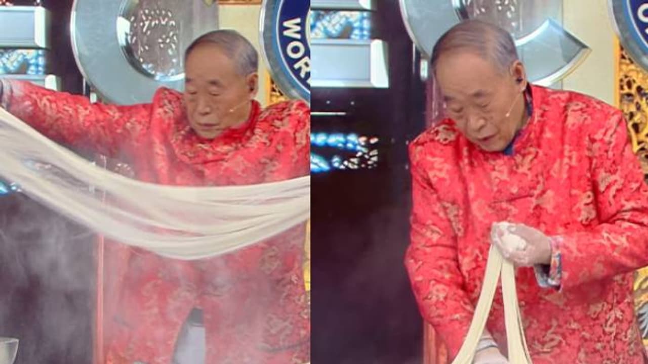 ഏറ്റവും നേർത്ത നൂഡിൽസുണ്ടാക്കി, ലോക റെക്കോര്ഡ് നേടി ചൈനയിലെ ഷെഫ്, സോൻ പപ്പടി കണ്ടുനോക്കൂവെന്ന് ഇന്ത്യക്കാർ ഏറ്റവും നേർത്ത നൂഡിൽസുണ്ടാക്കി, ലോക റെക്കോര്ഡ് നേടി ചൈനയിലെ ഷെഫ്, സോൻ പപ്പടി കണ്ടുനോക്കൂവെന്ന് ഇന്ത്യക്കാർ