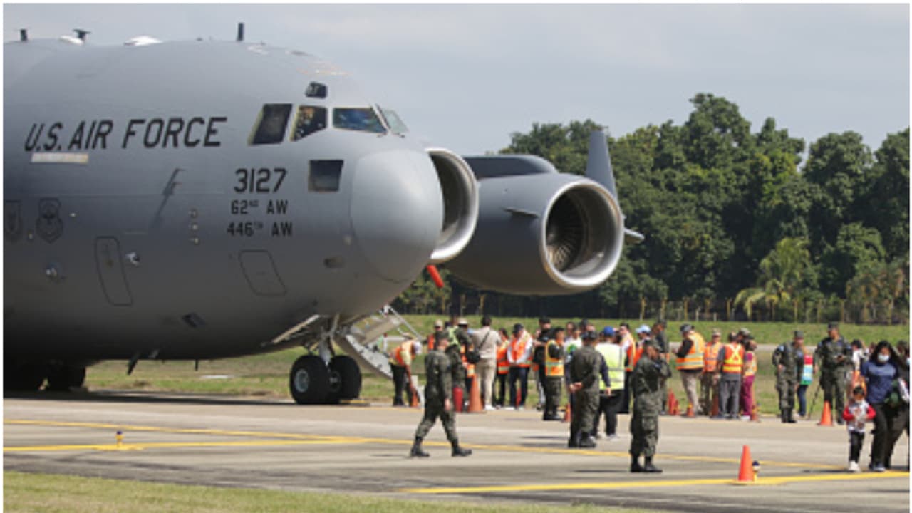 'കയ്യിൽ വിലങ്ങും കാലിൽ ചങ്ങലയുമിട്ടു, അമൃത്സറിൽ എത്തിയ ശേഷമാണ് അഴിച്ചത്': അമേരിക്ക നാടുകടത്തിയ ഇന്ത്യക്കാരൻ 'കയ്യിൽ വിലങ്ങും കാലിൽ ചങ്ങലയുമിട്ടു, അമൃത്സറിൽ എത്തിയ ശേഷമാണ് അഴിച്ചത്': അമേരിക്ക നാടുകടത്തിയ ഇന്ത്യക്കാരൻ