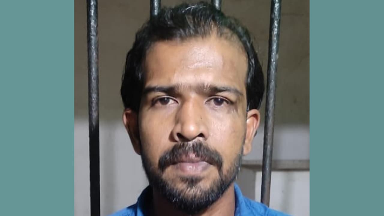 കുറ്റുമുക്ക് സ്വദേശിയേയും സുഹൃത്തിനെയും കൊലപ്പെടുത്താൻ ശ്രമിച്ചു, സ്ഥിരം കുറ്റവാളിയായ യുവാവ് അറസ്റ്റിൽ കുറ്റുമുക്ക് സ്വദേശിയേയും സുഹൃത്തിനെയും കൊലപ്പെടുത്താൻ ശ്രമിച്ചു, സ്ഥിരം കുറ്റവാളിയായ യുവാവ് അറസ്റ്റിൽ