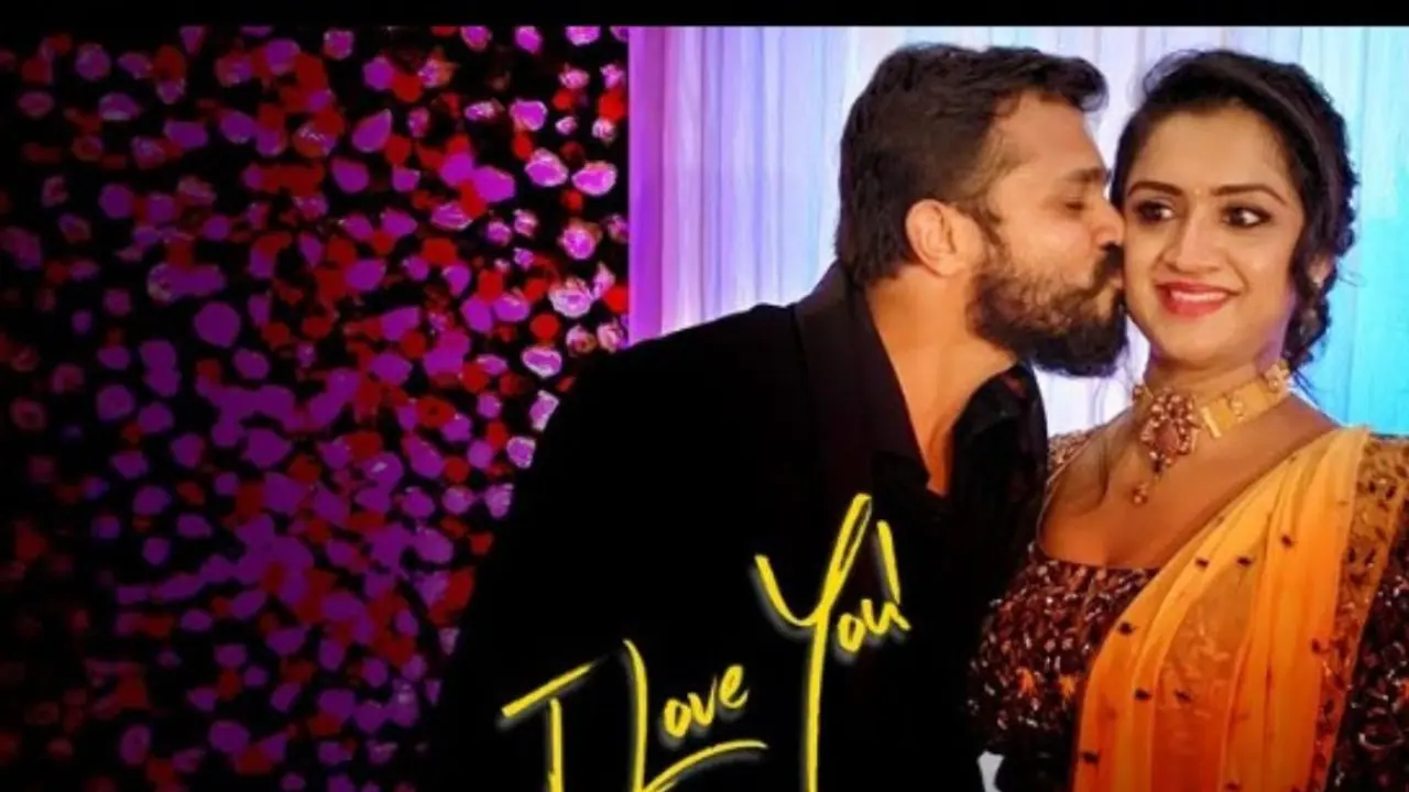 ಪತ್ನಿ ಸ್ಪಂದನಾಗೆ ಮುತ್ತಿಡುವ ಸುಂದರ ಫೋಟೋ ಹಾಕಿ ಕಣ್ಣಂಚಲ್ಲಿ ನೀರು ತರಿಸಿದ ವಿಜಯ್‌ ರಾಘವೇಂದ್ರ