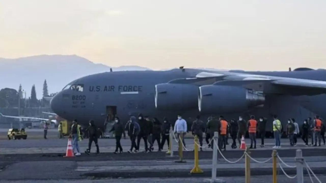 ಅಮೆರಿಕದಿಂದ ಭಾರತೀಯರ ಗಡಿಪಾರು, ವಿಮಾನದಲ್ಲಿ ಕೈಕಾಲು ಕಟ್ಟಿ ಹಿಂಸೆ, ಕರಾಳ ಕಥೆ ಬಿಚ್ಚಿಟ್ಟ ಯುವಕರು!