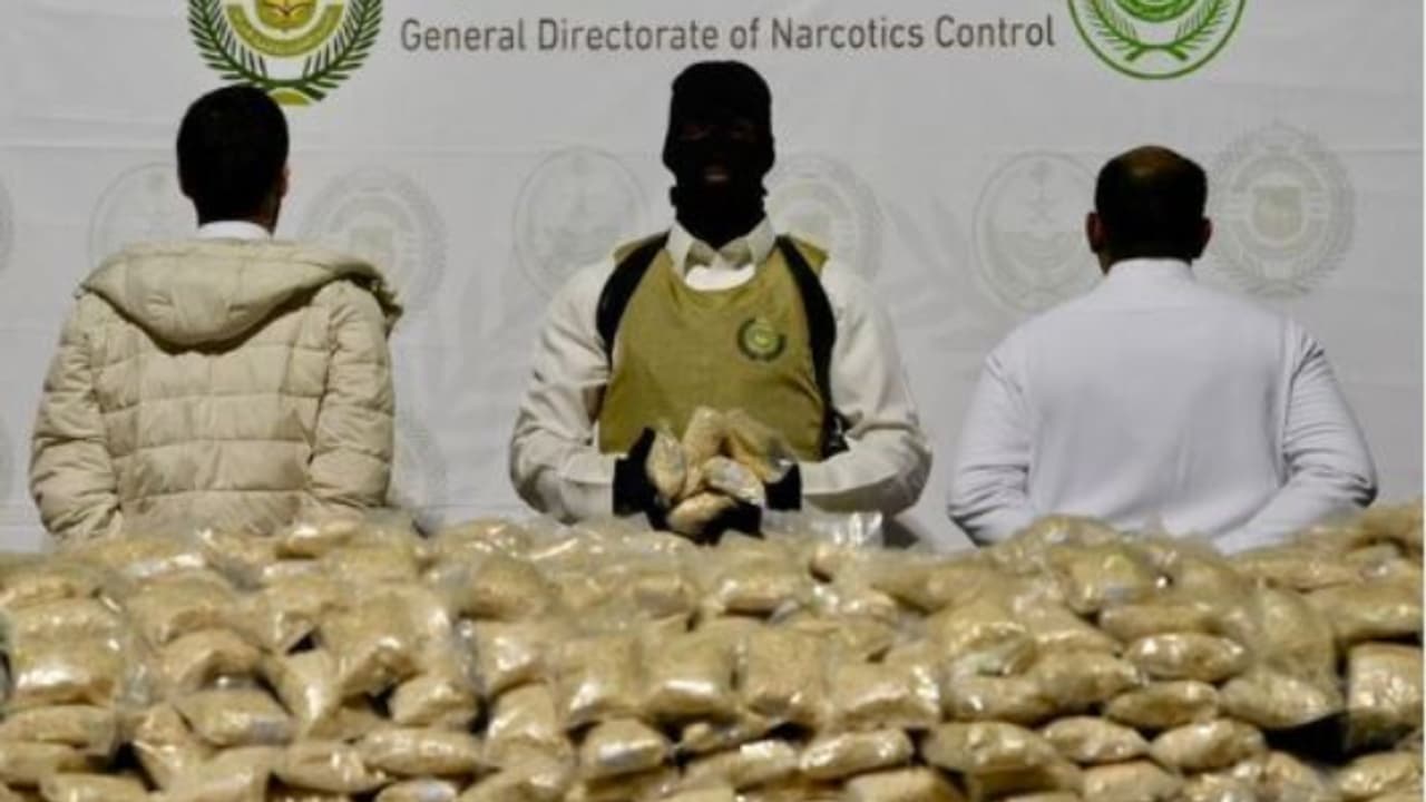 மருத்துவ கல்லூரி விடுதியில் கஞ்சா! அதிர வைக்கும் சென்னை கல்லூரி... பிடிபட்ட 3 பயிற்சி மருத்துவர்கள்..!