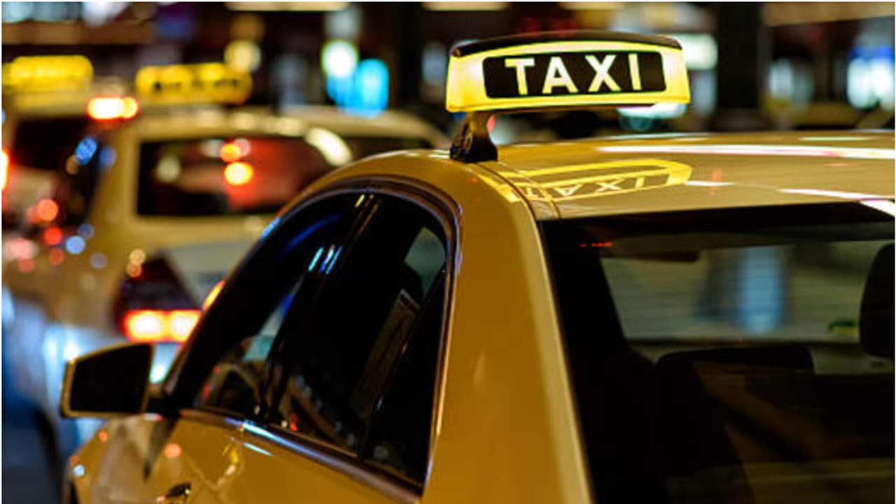 വാഹനത്തിൽ പെർമിറ്റ് ഇല്ലാതെ യാത്രക്കാരെ കയറ്റിയാൽ 150 ദിനാർ പിഴ, നിയമം കർശനമാക്കി കുവൈത്ത്