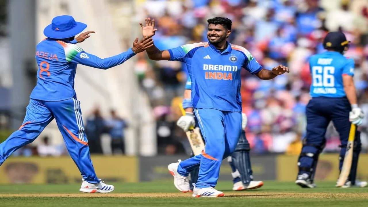 IND vs ENG 1st ODI:: ஜடேஜா, ஹர்ஷித் ராணா கலக்கல்; இங்கிலாந்து அணி 248 ரன்களுக்கு ஆல் அவுட்! IND vs ENG 1st ODI:: ஜடேஜா, ஹர்ஷித் ராணா கலக்கல்; இங்கிலாந்து அணி 248 ரன்களுக்கு ஆல் அவுட்!
