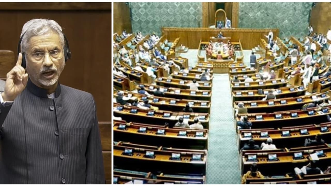 'നാടുകടത്തപ്പെട്ടവരുടെ വേദന മനസിലാക്കണം', വിദേശകാര്യമന്ത്രിയുടെ വിശദീകരണത്തിൽ തൃപ്തരാകാതെ പ്രതിപക്ഷം,പ്രതിഷേധം