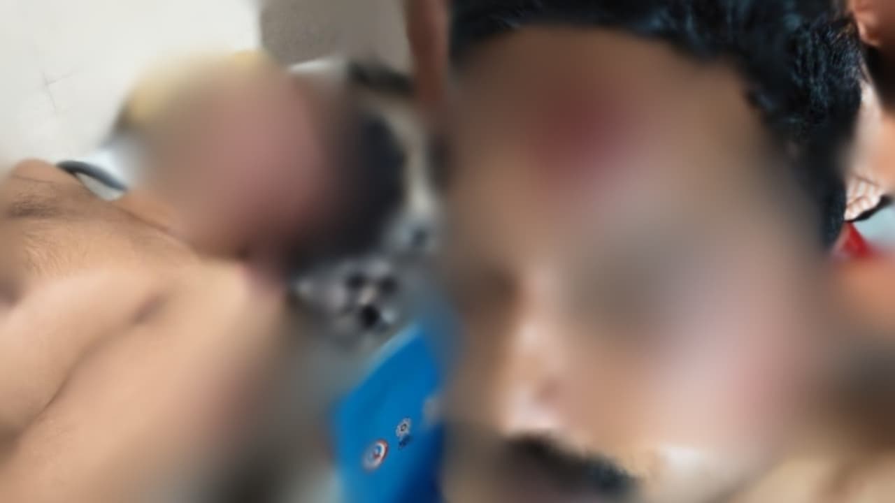 രാത്രി വീട്ടിലേക്ക് ഓടിക്കയറി സംഘം, ക്രൂരമായി അക്രമിച്ചു; യുവാവ് ഗുരുതരാവസ്ഥയില്‍