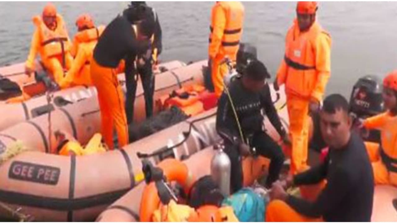 മഹാ കുംഭമേളയിൽ ഗംഗാ സ്നാനം ചെയ്യുന്നതിനിടെ 22കാരൻ ശക്തമായ ഒഴുക്കിൽപ്പെട്ടു; രക്ഷപ്പെടുത്തി എൻഡിആർഎഫ് 