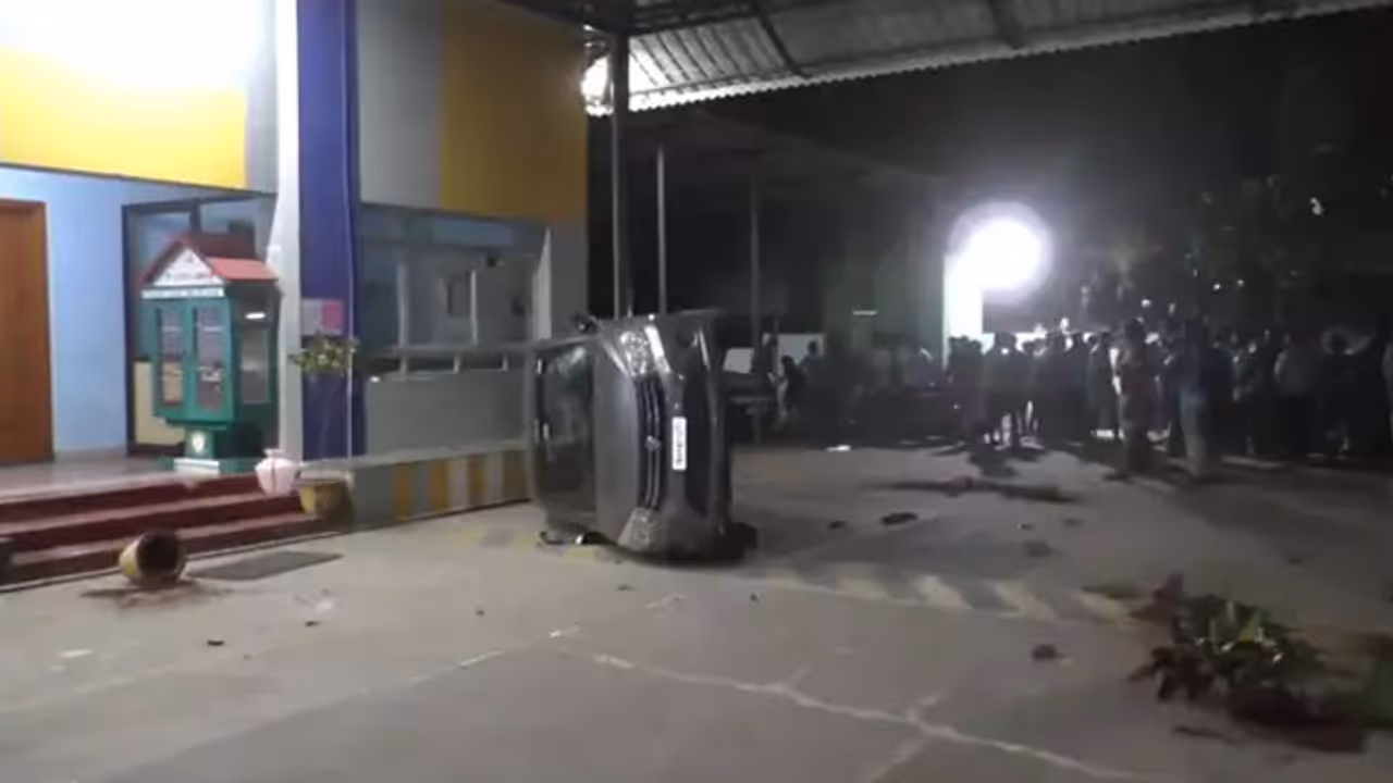 தாயிடம் சொல்லி கதறிய 4ம் வகுப்பு மாணவி! அடித்து நொறுக்கப்பட்ட தனியார் பள்ளி! முதல்வரும் சரண்! நடந்தது என்ன? தாயிடம் சொல்லி கதறிய 4ம் வகுப்பு மாணவி! அடித்து நொறுக்கப்பட்ட தனியார் பள்ளி! முதல்வரும் சரண்! நடந்தது என்ன?