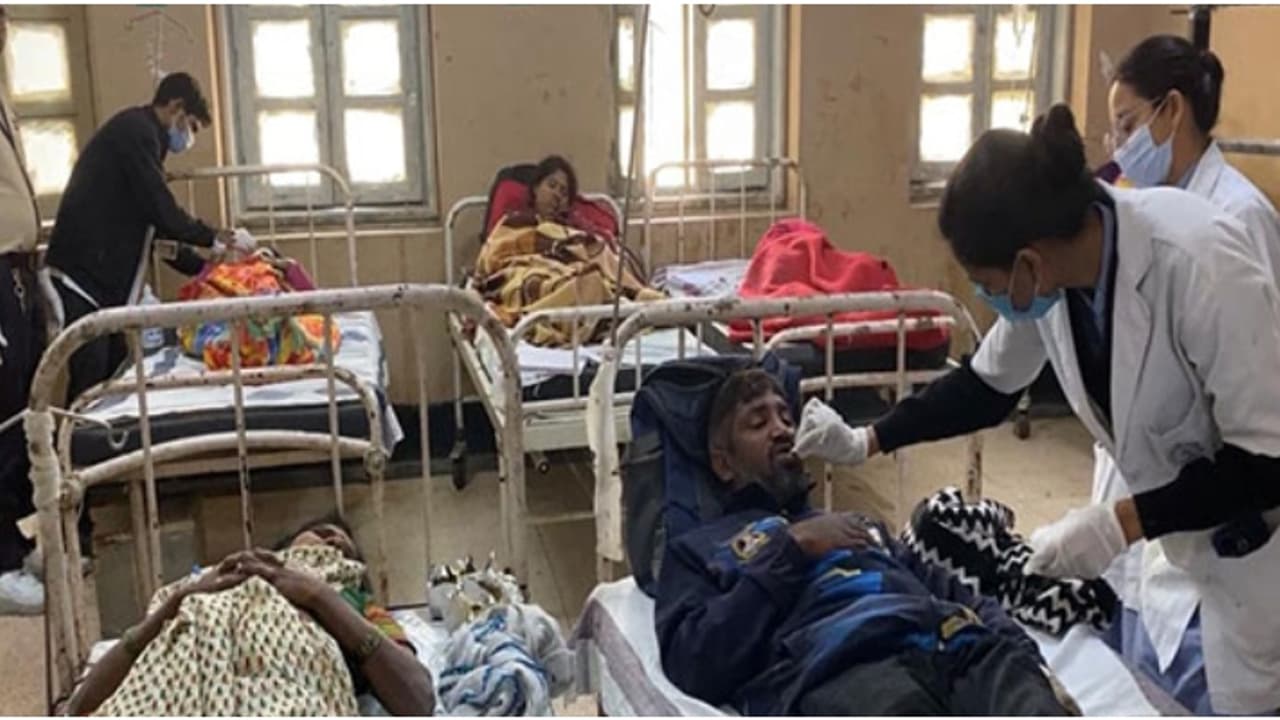 ഇൻഡോറിൽ വാഹനാപകടം; ബൈക്കും മിനി ബസും ടാങ്കറും കൂട്ടിയിടിച്ചു, 6 പേർക്ക് ദാരുണാന്ത്യം, 16 പേർക്ക് പരിക്ക് ഇൻഡോറിൽ വാഹനാപകടം; ബൈക്കും മിനി ബസും ടാങ്കറും കൂട്ടിയിടിച്ചു, 6 പേർക്ക് ദാരുണാന്ത്യം, 16 പേർക്ക് പരിക്ക്