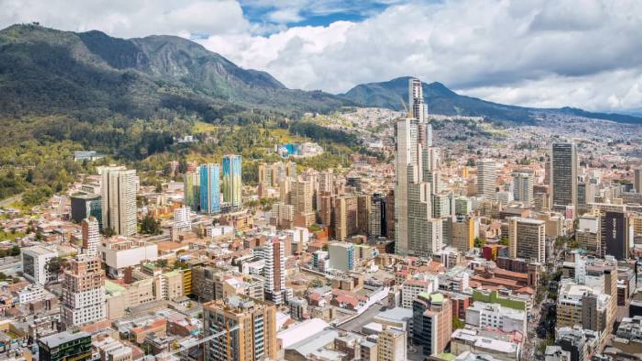 റെബേക്ക സ്മാരകത്തിന് മുന്നിൽ സ്ത്രീയുടെ അശ്ലീല ചേഷ്ടകള്, സ്തനങ്ങളിൽ സ്പർശിച്ചു, അടുത്ത് മൂത്രമൊഴിച്ചു, രോഷം റെബേക്ക സ്മാരകത്തിന് മുന്നിൽ സ്ത്രീയുടെ അശ്ലീല ചേഷ്ടകള്, സ്തനങ്ങളിൽ സ്പർശിച്ചു, അടുത്ത് മൂത്രമൊഴിച്ചു, രോഷം