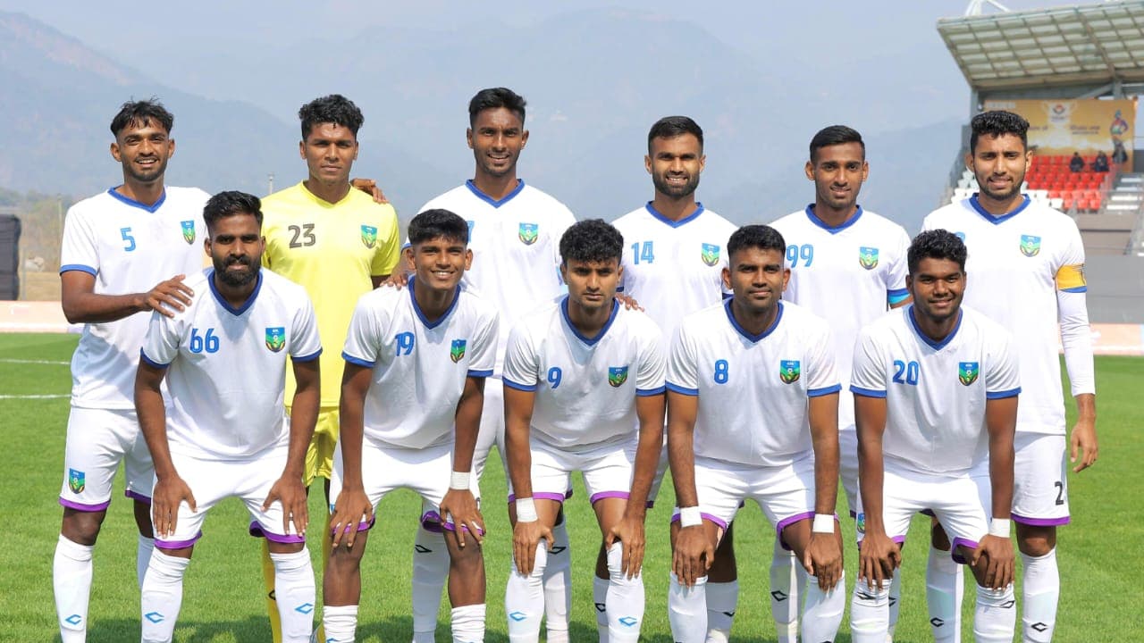 10 പേരുമായി പൊരുതി; 28 വര്‍ഷത്തെ കാത്തിരിപ്പിനൊടുവില്‍ ദേശീയ ഗെയിംസ് ഫുട്ബോളിൽ കേരളത്തിന് സ്വർണം