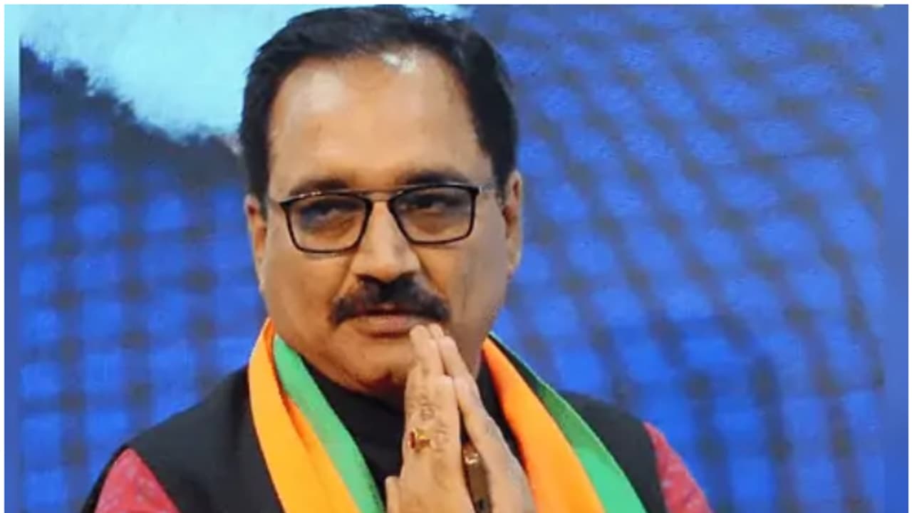 തലസ്ഥാനത്ത് വിജയാഘോഷം തുടങ്ങി ബിജെപി, മുഖ്യമന്ത്രിയാരെന്ന് കേന്ദ്ര നേതൃത്വം തീരുമാനിക്കുമെന്ന് ദില്ലി അധ്യക്ഷൻ തലസ്ഥാനത്ത് വിജയാഘോഷം തുടങ്ങി ബിജെപി, മുഖ്യമന്ത്രിയാരെന്ന് കേന്ദ്ര നേതൃത്വം തീരുമാനിക്കുമെന്ന് ദില്ലി അധ്യക്ഷൻ