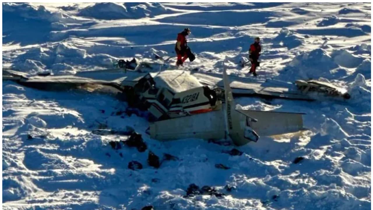 പറന്നുയർന്ന ശേഷം റഡാറിൽ നിന്ന് അപ്രത്യക്ഷമായ വിമാനം ഒടുവിൽ കണ്ടെത്തി; പൈലറ്റടക്കം 10 പേരും മരിച്ചു പറന്നുയർന്ന ശേഷം റഡാറിൽ നിന്ന് അപ്രത്യക്ഷമായ വിമാനം ഒടുവിൽ കണ്ടെത്തി; പൈലറ്റടക്കം 10 പേരും മരിച്ചു