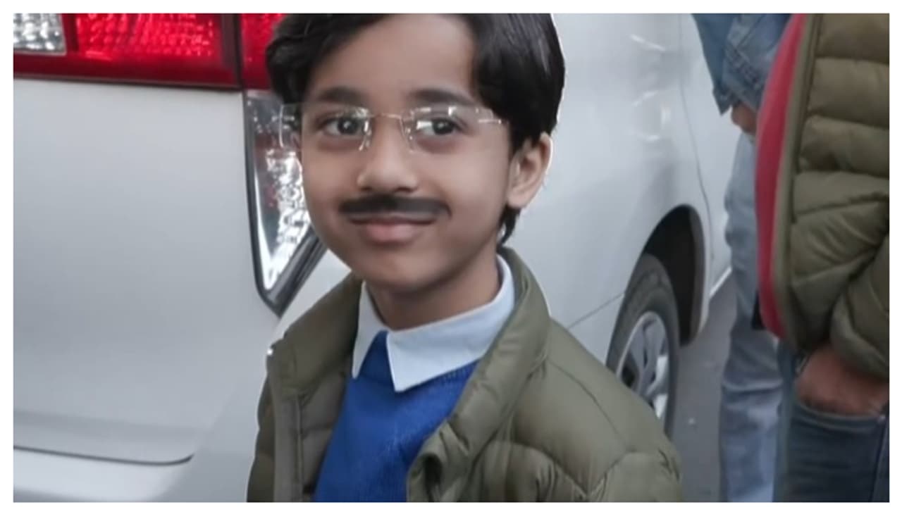 വോട്ടെണ്ണൽ ദിവസത്തിൽ താരമായി 'കുട്ടി കെജ്രിവാൾ' വോട്ടെണ്ണൽ ദിവസത്തിൽ താരമായി 'കുട്ടി കെജ്രിവാൾ'